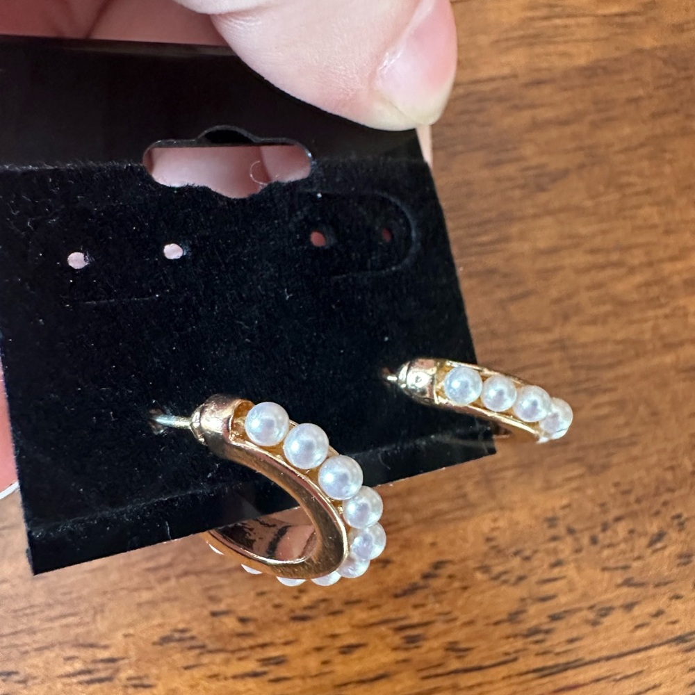 Elegant Gold and Pearl Hoop Earrings